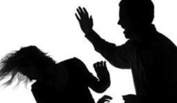 डिमांड पूरी नहीं करने पर पत्नी को पीटकर घर से निकाला, ससुराल वालों को भी दी जान से मारने की धमकी