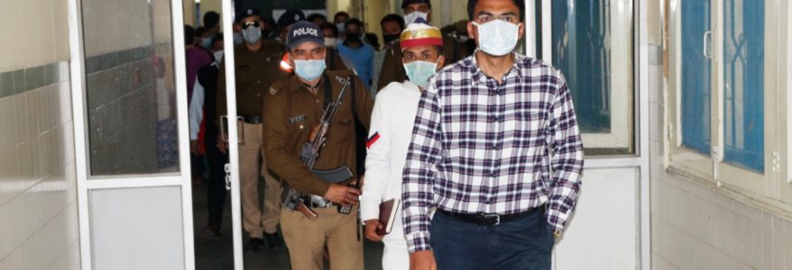 उत्तराखंड से अच्छी खबर, कोरोना मरीज का हुआ सफल इलाज, चिकित्सकों में खुशी की लहर उत्तराखंड से अच्छी खबर, कोरोना मरीज का हुआ सफल इलाज, चिकित्सकों में खुशी की लहर