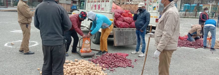उत्तराखंड : सब्जी मंडी आम लोगों के लिए बंद, कोरोना वायरस फैलने का खतरा, देहरादून और हल्द्वानी में तत्काल लागू उत्तराखंड : सब्जी मंडी आम लोगों के लिए बंद, कोरोना वायरस फैलने का खतरा, देहरादून और हल्द्वानी में तत्काल लागू