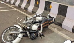 उत्तराखंड : बाइक सवार युवक हुए भीषण सड़क हादसे का शिकार, एक की मौत एक बुरी तरह घायल