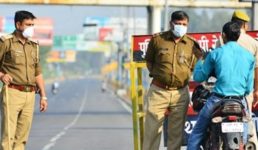 लॉकडाउन के दौरान पुलिसवाला कर रहा था तोड़फोड़ सब्जी की दुकान में, फिर क्या हुआ पढ़िए
