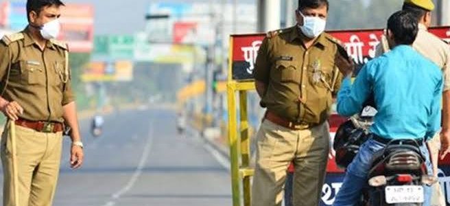 लॉकडाउन के दौरान पुलिसवाला कर रहा था तोड़फोड़ सब्जी की दुकान में, फिर क्या हुआ पढ़िए लॉकडाउन के दौरान पुलिसवाला कर रहा था तोड़फोड़ सब्जी की दुकान में, फिर क्या हुआ पढ़िए