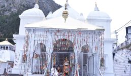 तस्वीरें : गंगोत्री और यमुनोत्री धाम के कपाट खुले, कोरोना का असर साफ दिख रहा है चारों धाम पर