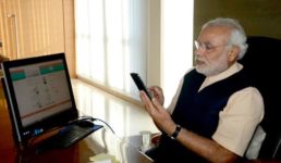 Uttarakhand बढ़ते कोरोना मामलों के बीच PM मोदी ने मुख्यमंत्री को किया फोन, हालात का लिया जायजा