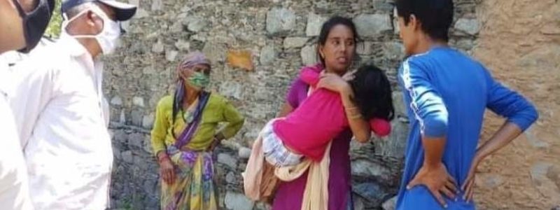 Uttarakhand क्वारंटीन सेंटर में सांप ने डंसा छोटी मासूम बच्ची को, अस्पताल में हो गई मौत Uttarakhand क्वारंटीन सेंटर में सांप ने डंसा छोटी मासूम बच्ची को, अस्पताल में हो गई मौत