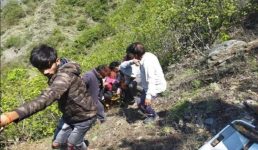 Uttarakhand भीषण सड़क हादसा, खाई में गिरी कार, एक मौत, 4 साल की बच्ची समेत 3 घायल