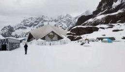 हेमकुंड साहिब का साल का पहला Video, सबसे उंचाई पर गुरुद्वारा और झील अभी भी बर्फ से ढके हैं, मनमोहक तस्वीरें