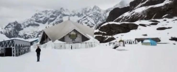 हेमकुंड साहिब का साल का पहला Video, सबसे उंचाई पर गुरुद्वारा और झील अभी भी बर्फ से ढके हैं, मनमोहक तस्वीरें हेमकुंड साहिब का साल का पहला Video, सबसे उंचाई पर गुरुद्वारा और झील अभी भी बर्फ से ढके हैं, मनमोहक तस्वीरें