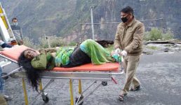 Uttarakhand जान पर खेल अपनी मां को मौत के मुंह से निकाल लाई बहादुर बेटी, रौंगटे खड़े कर देगी आपके गढ़वाल से ये खबर