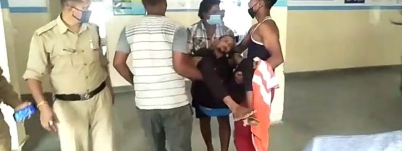 Uttarakhand सेनेटाइजर छिड़कने के तुरंत बाद मौत, परिजनों और साथियों ने लगाया गंभीर आरोप Uttarakhand सेनेटाइजर छिड़कने के तुरंत बाद मौत, परिजनों और साथियों ने लगाया गंभीर आरोप