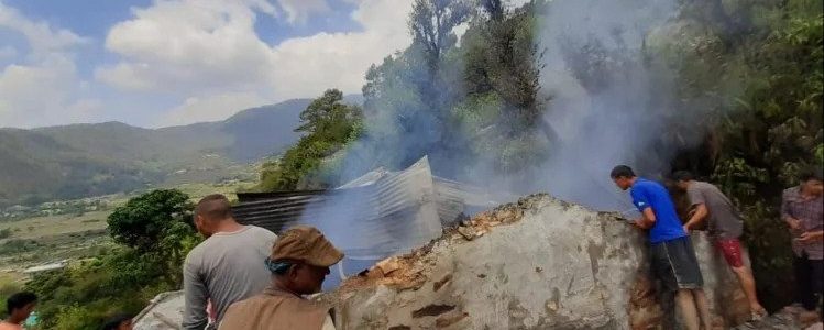 Uttarakhand पहाड़ में घर में लगी आग में महिला की दर्दनाक मौत, पूरे इलाके में शोक की लहर Uttarakhand पहाड़ में घर में लगी आग में महिला की दर्दनाक मौत, पूरे इलाके में शोक की लहर