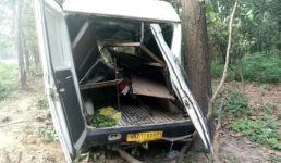 Uttarakhand : भीषण सड़क हादसे में 4 की मौत, 2 घायल, मौके पर ही हो गई मौत, परखच्चे उड़ गए वाहन के
