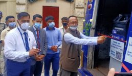 Nainital दूर-दराज के इलाकों के लिए मोबाइल ATM की शुरुआत, कुमाऊं कमिश्नर ने किया शुभारंभ
