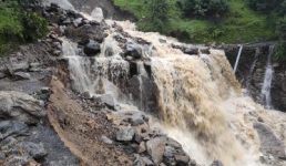 Uttarakhand तेज बारिश के कारण 3 लोग जिंदा दफन, पहाड़ी इलाकों में हो रही है बारिश