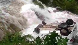 Uttarakhand भारी बारिश में बही चलती कार, 6 जिलों के लिए ऑरेंज अलर्ट सहित 10 जिलों के लिए चेतावनी