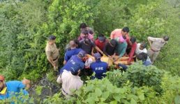 उत्तराखंड : बारिश के कारण गहरी खाई में गिरी कार, एक की मौके पर मौत और एक घायल