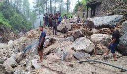 Uttarakhand यहां गांव में फटा बादल, कई घरों के ऊपर आया मलबा, राज्य में नदियां उफान पर