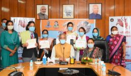 उत्तराखंड सरकार ने तीलू रौतेली और आंगनबाड़ी कार्यकर्ता की सम्मान राशि 10-10 हजार रुपये बढ़ाई, पुरस्कार वितरण की तस्वीरें