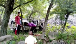 Uttarakhand कार खाई में गिरने से 2 लोगों की मौत, एक व्यक्ति गंभीर घायल