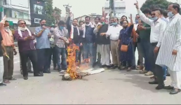 Uttarakhand विधायक महेश नेगी मामला, कांग्रेस का प्रदर्शन, बीजेपी ने विधायक को तलब किया