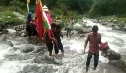 Uttarakhand आस्था के आगे भयानक मौसम भी हार रहा, नंदा लोकजात में दिख रहा नजारा