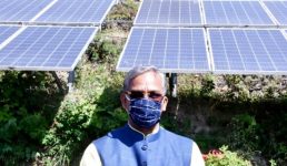 उत्तरकाशी में मुख्यमंत्री ने सोलर ऊर्जा प्लांट का उद्घाटन किया, स्वरोजगार योजना के तहत लगा है प्लांट