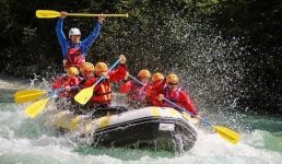 Uttarakhand गंगा नदी में राफ्टिंग फिर शुरू, पहले दिन पहुंचे सैकड़ों पर्यटक