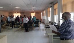 Uttarakhand सूचना निदेशालय में डा. अनिल चंदोला ने कोविड-19 के अनुरूप व्यवहार की शपथ दिलवाई, PM मोदी ने शुरू किया है अभियान