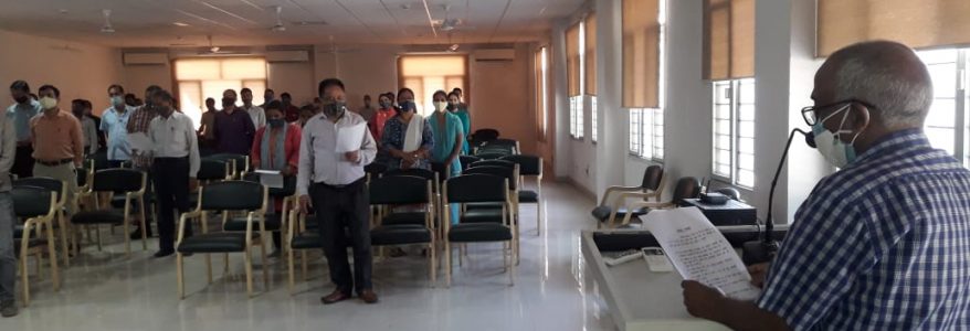 Uttarakhand सूचना निदेशालय में डा. अनिल चंदोला ने कोविड-19 के अनुरूप व्यवहार की शपथ दिलवाई, PM मोदी ने शुरू किया है अभियान Uttarakhand सूचना निदेशालय में डा. अनिल चंदोला ने कोविड-19 के अनुरूप व्यवहार की शपथ दिलवाई, PM मोदी ने शुरू किया है अभियान