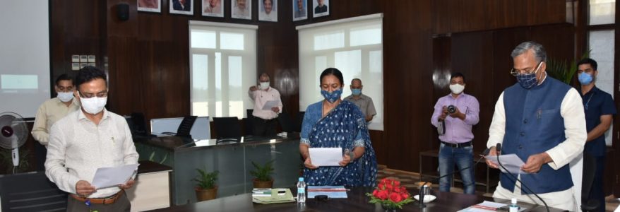 Uttarakhand कोविड-19 जागरूकता अभियान, सीएम त्रिवेन्द्र ने विधायकों और अधिकारियों को शपथ दिलवाई Uttarakhand कोविड-19 जागरूकता अभियान, सीएम त्रिवेन्द्र ने विधायकों और अधिकारियों को शपथ दिलवाई
