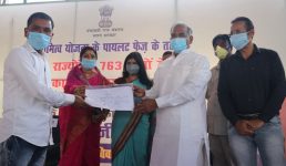 उधमसिंह नगर के गदरपुर में भी ग्रामीणों ने प्रधानमंत्री की तरफ से स्वामित्व योजना कार्ड प्राप्त किये, पूरी खबर पढ़ें
