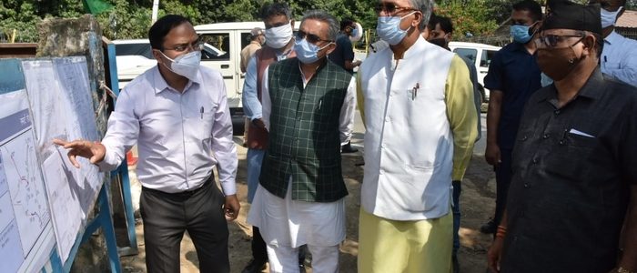देहरादून में मुख्यमंत्री ने स्मार्ट सिटी कार्यों का निरीक्षण किया, यहां तीन स्मार्ट स्कूल भी बन रहे हैं देहरादून में मुख्यमंत्री ने स्मार्ट सिटी कार्यों का निरीक्षण किया, यहां तीन स्मार्ट स्कूल भी बन रहे हैं