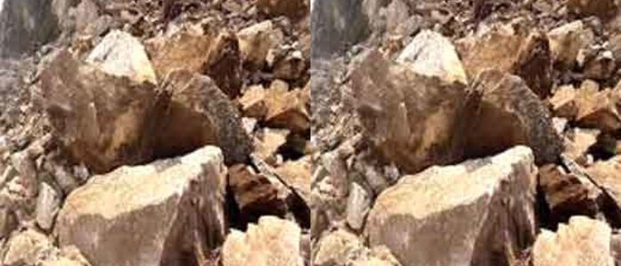 रुद्रप्रयाग में चट्टान गिरने से दो लोगों की मौत, एक व्यक्ति बुरी तरह घायल रुद्रप्रयाग में चट्टान गिरने से दो लोगों की मौत, एक व्यक्ति बुरी तरह घायल