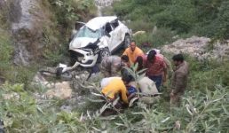 Uttarakhand बड़ा सड़क हादसा, 2 युवकों की मौत, 3 लोग बुरी तरह घायल