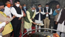 Uttarakhand बागेश्वर में मुख्यमंत्री ने बागनाथ मंदिर में पूजा की, विकास कार्यों और कोरोना स्थिति की समीक्षा की