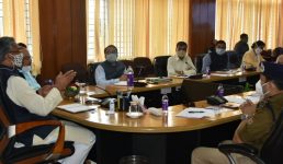 Uttarakhand मुख्यमंत्री ने राज्य में कोरोना स्थिति की समीक्षा की, स्कूल खुलने पर सोशल डिस्टेंसिंग और मास्क की अनिवार्यता पर दिया जोर