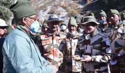 Uttarakhand ﻿मुख्यमंत्री ने जवानों के साथ उत्तरकाशी में मनाई दीपावली, बोले राज्य का सेना एवं अर्द्धसैन्य बलों से गहरा नाता