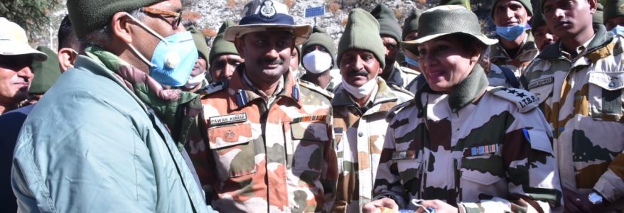Uttarakhand मुख्यमंत्री ने जवानों के साथ उत्तरकाशी में मनाई दीपावली, बोले राज्य का सेना एवं अर्द्धसैन्य बलों से गहरा नाता Uttarakhand मुख्यमंत्री ने जवानों के साथ उत्तरकाशी में मनाई दीपावली, बोले राज्य का सेना एवं अर्द्धसैन्य बलों से गहरा नाता