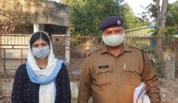 Uttarakhand अफसर पति ने चिल्ला के बात की, पत्नी ने गला दबाकर मार दिया
