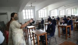 Uttarakhand महीनों बाद खुले स्कूल, सब कुछ बदला-बदला सा, छात्र संख्या अभी बहुत कम