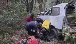 Uttarakhand दिल्ली से आ रही कार खाई में गिरी, परिवार दिवाली के लिए घर आ रहा था