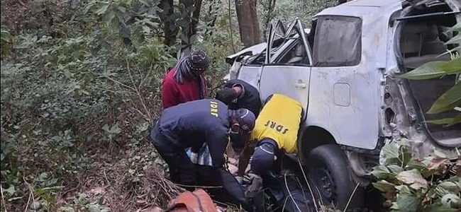 Uttarakhand दिल्ली से आ रही कार खाई में गिरी, परिवार दिवाली के लिए घर आ रहा था Uttarakhand दिल्ली से आ रही कार खाई में गिरी, परिवार दिवाली के लिए घर आ रहा था