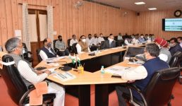 Uttarakhand सेब, नाशपाती आदि  बागों के पुनर्जीवीकरण और विस्तारीकरण की बनेगी योजना, सीएम ने कृषि, उद्यान, रेशम विकास विभागों की समीक्षा की