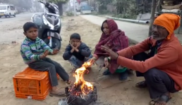 कुमाऊं के तराई के इलाकों में ठंड और कोहरे का कहर शुरू, आग बनी सहारा, वाहनों की रफ्तार धीमी हुई