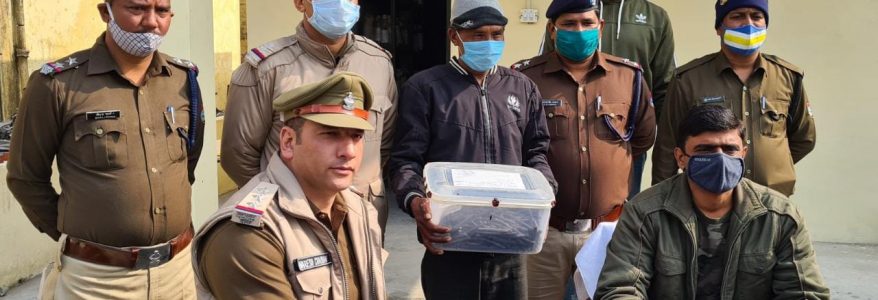 Uttarakhand खटीमा भारत-नेपाल सीमा पर 3 किलो चरस बरामद, पुलिस चला रही बड़ा अभियान Uttarakhand खटीमा भारत-नेपाल सीमा पर 3 किलो चरस बरामद, पुलिस चला रही बड़ा अभियान