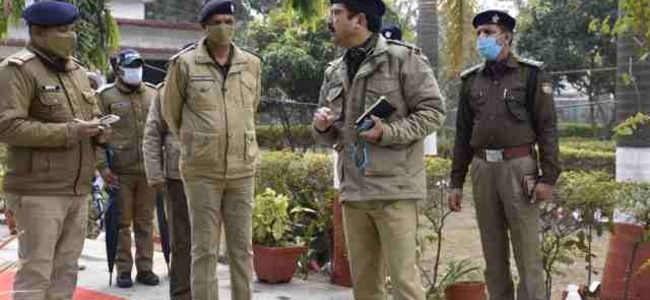 Uttarakhand एसएसपी के सामने दीवार पर पेशाब कर रहा था पुलिसकर्मी, फिर क्या हुआ पढ़िए Uttarakhand एसएसपी के सामने दीवार पर पेशाब कर रहा था पुलिसकर्मी, फिर क्या हुआ पढ़िए