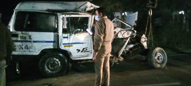 Uttarakhand काशीपुर में ट्रक और मार्शल की टक्कर, 1 की मौत, 12 लोग घायल Uttarakhand काशीपुर में ट्रक और मार्शल की टक्कर, 1 की मौत, 12 लोग घायल