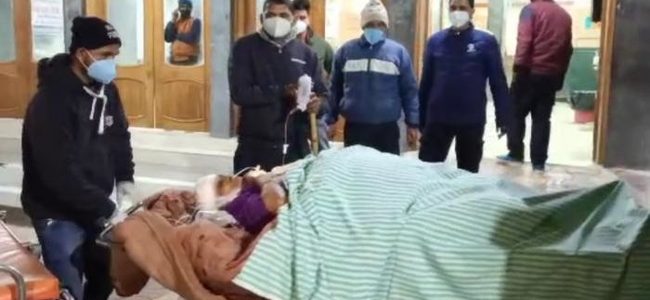 Uttarakhand दो पक्षों में हिंसक संघर्ष, एक महिला का पेट फाड़ दिया धारदार हथियार से Uttarakhand दो पक्षों में हिंसक संघर्ष, एक महिला का पेट फाड़ दिया धारदार हथियार से