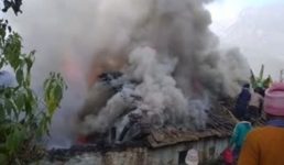 पिथौरागढ़ : 3 परिवारों का घर आग ने कर दिया खाक, कड़ाके की ठंड में इन्हें मदद की जरुरत है