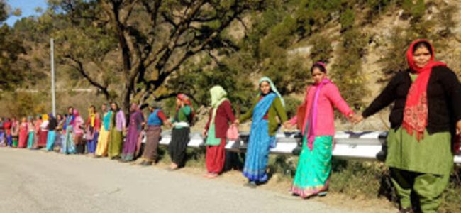 Uttarakhand अनोखे विरोध का मुख्यमंत्री ने लिया संज्ञान, अधिकारियों को दिये निर्देश Uttarakhand अनोखे विरोध का मुख्यमंत्री ने लिया संज्ञान, अधिकारियों को दिये निर्देश